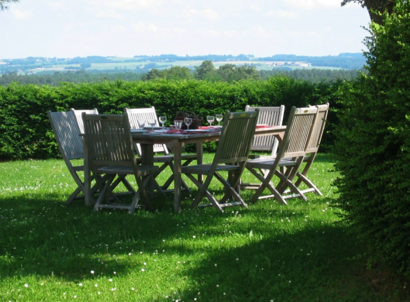 Vermietung eines Herrenhaus mit Charme in Aquitaine, Manoir de Puymangou : 5 Zimmern, 9 Personen, Park