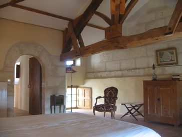 La chambre de Louise, château de Puymangou, confort