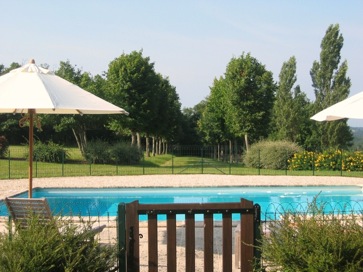 Rent a castle with pool in Dordogne, France